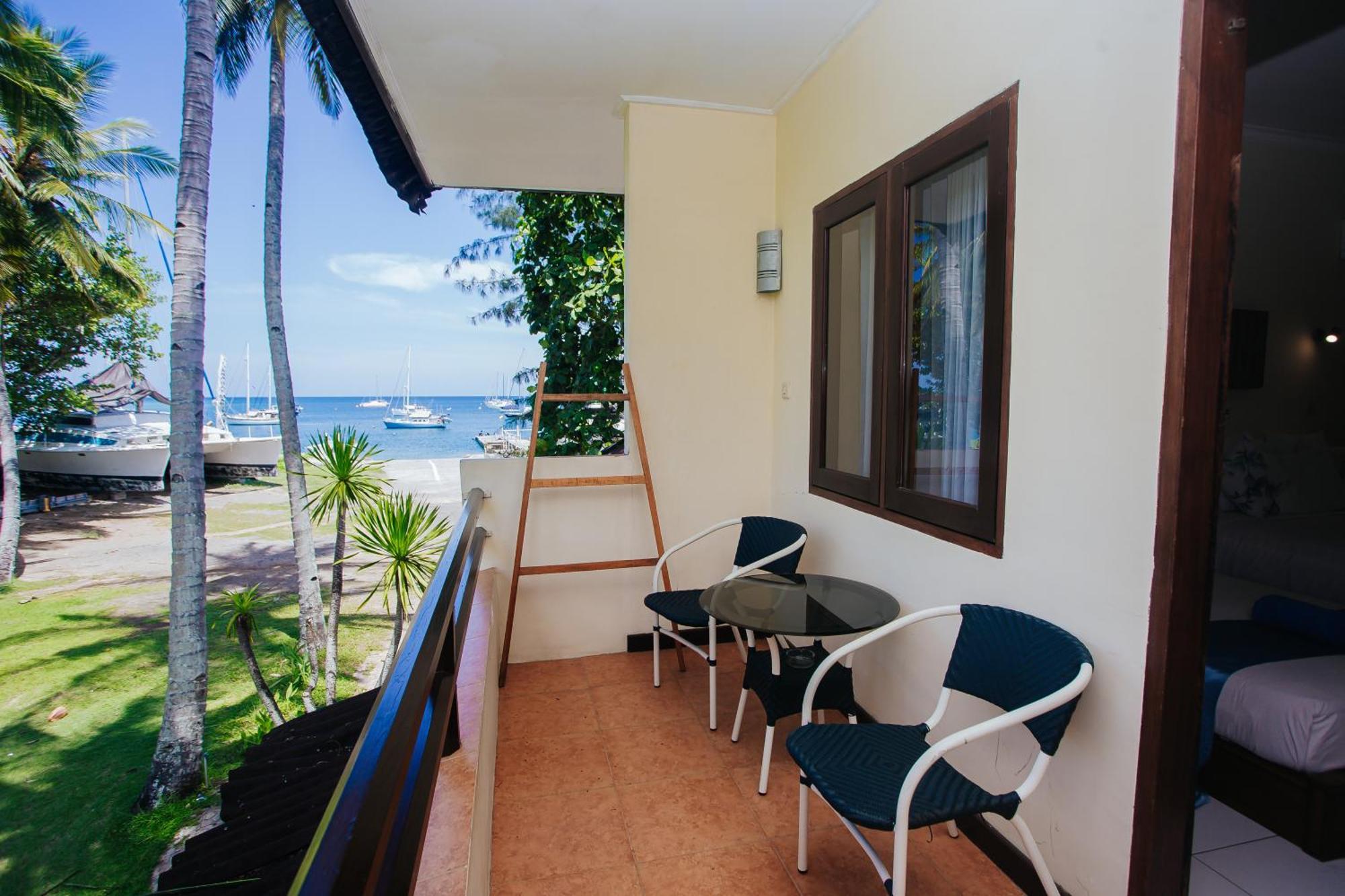 Medana Bay Marina Hotel Paloh Exterior photo